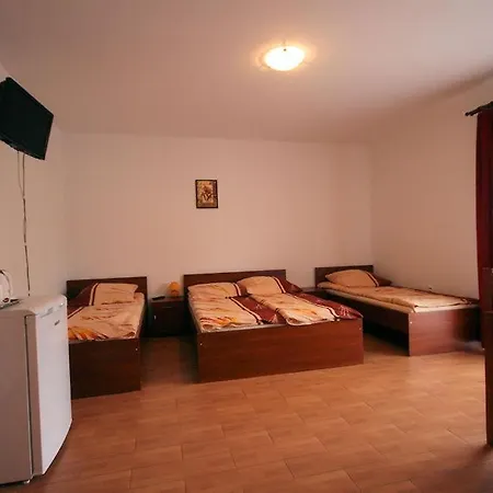 Sunset לינה וארוחת בוקר קארוויה