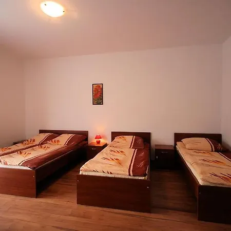 לינה וארוחת בוקר Sunset קארוויה